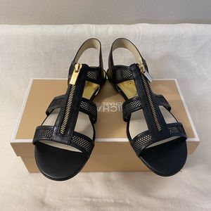 MICHAEL BY MICHAEL KORS BERKLEY FLAT